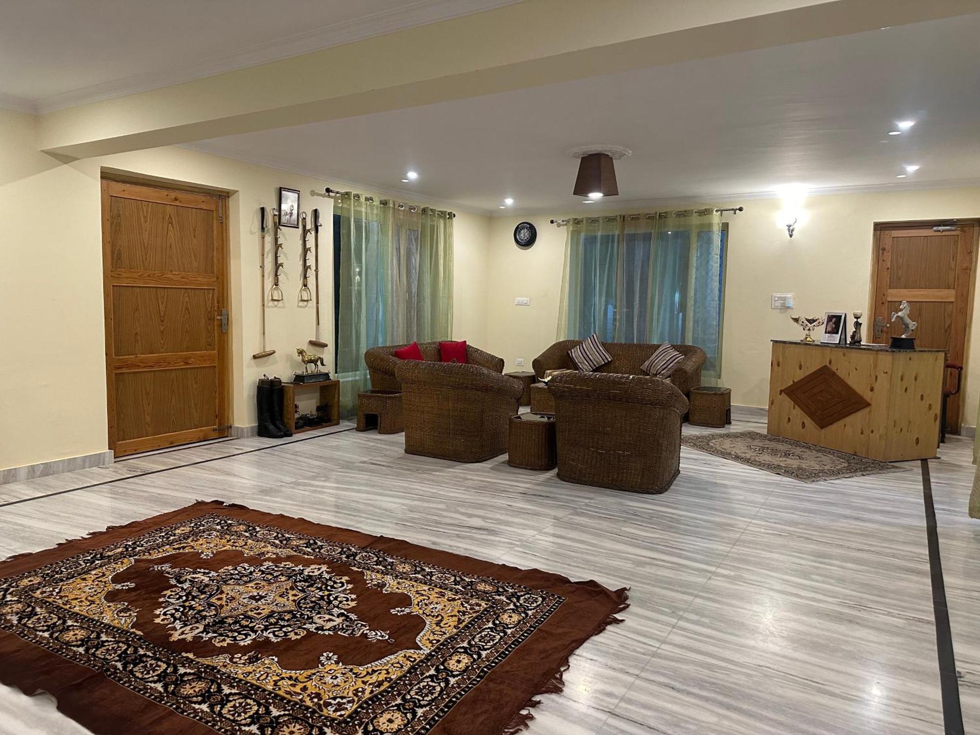 Highfield Villa Kanatal Luaran gambar