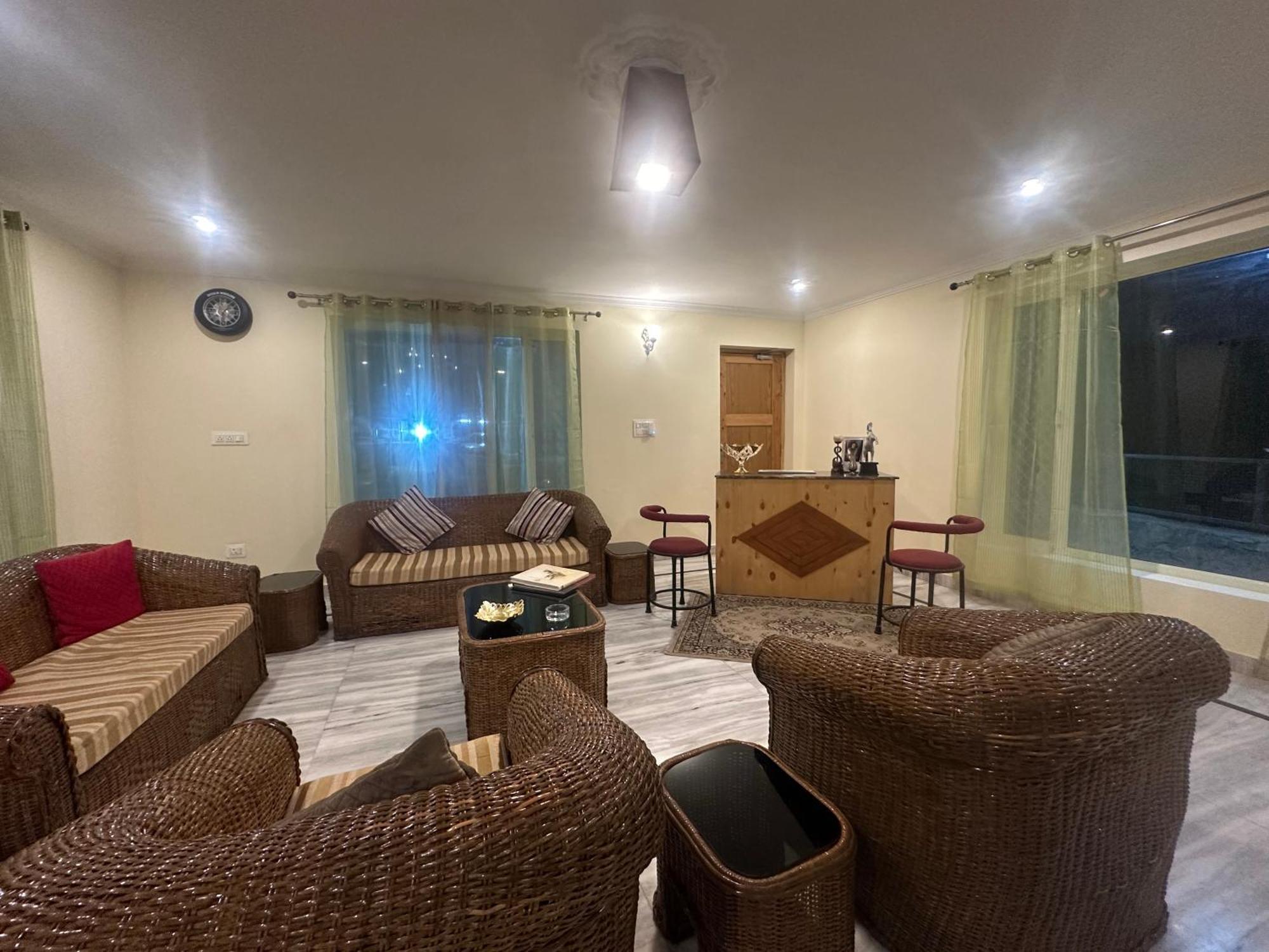 Highfield Villa Kanatal Luaran gambar